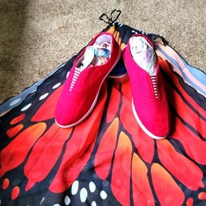 Easy-to-Wear Striped Slip-on Sneakers